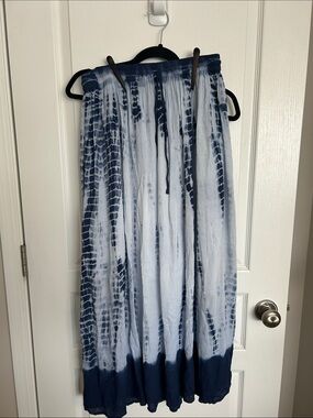 Suzy Shier Navy and White Tie-Dye Maxi Skirt